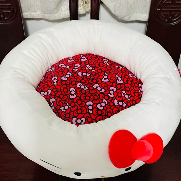Hello Kitty Pet Bed - Picture 3 of 8